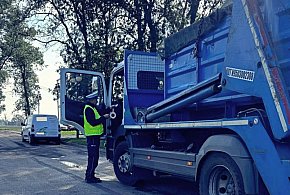 Kontrole ciężarówek - policja i inspektorzy sprawdzali przewożone odpady-10864