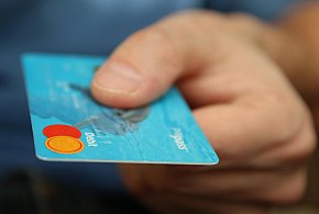 Fiskus skontroluje płatności kartą Polaków? Resort zabiera głos-11166