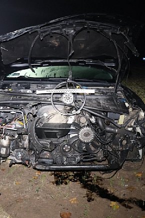 Nietrzeźwy i bez prawa jazdy spowodował kolizję [FOTO]-428