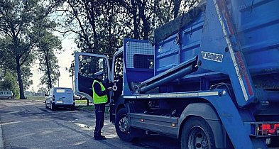 Kontrole ciężarówek - policja i inspektorzy sprawdzali przewożone odpady-10864
