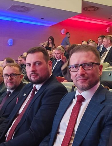 Sekretarz Radziejowa z gratulacjami od marszałka-11096