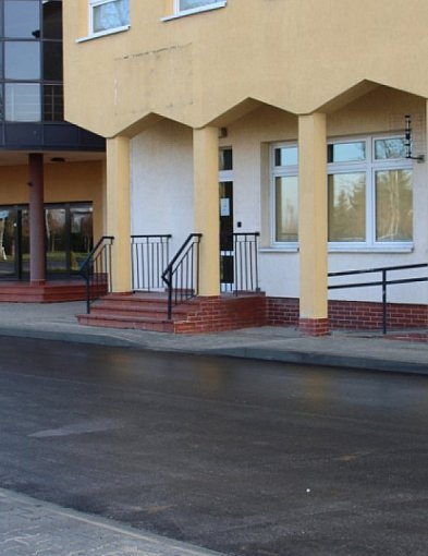 Zakończono przebudowę drogi dojazdowej do Urzędu Gminy Dobre-11385