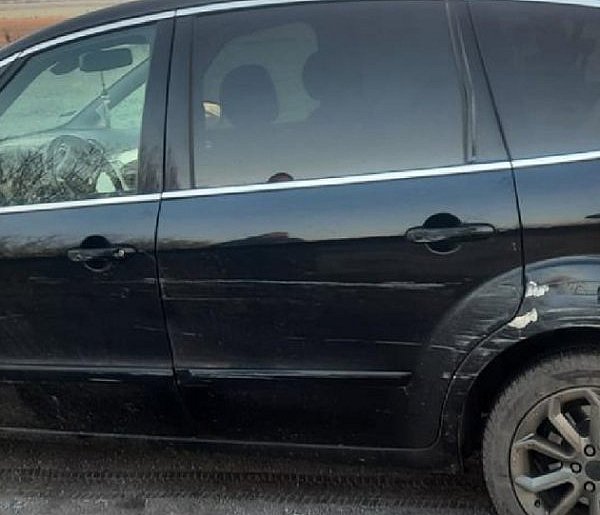 Nieprawidłowe wymijanie pojazdu ciężarowego z samochodem osobowym.-11399