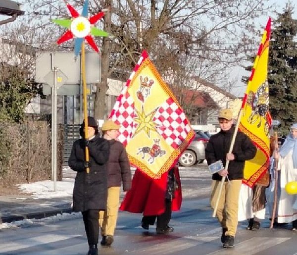 W Broniewie i Topólce przeszły Orszaki Trzech Króli-11464